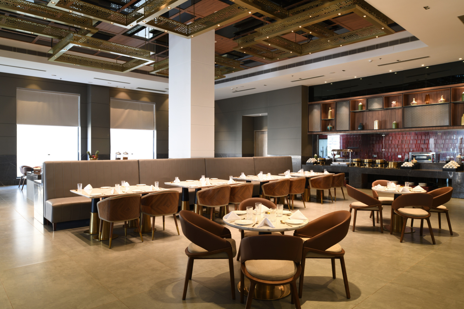 COMPLIMENTARY LUNCH/DINNER BUFFET